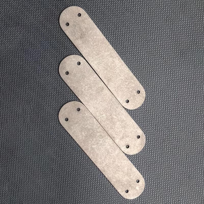 Cuchillo de aleación de titani - Camp Cutting Board reseña y precio